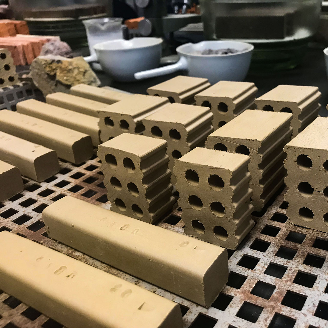 Lightweight Products And Porosification Agents In Ceramic Mass